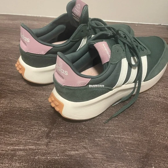 RARE ADIDAS FIND!!! LIKE NEW!!!Classic adidas driver style green with pink - Picture 3 of 15